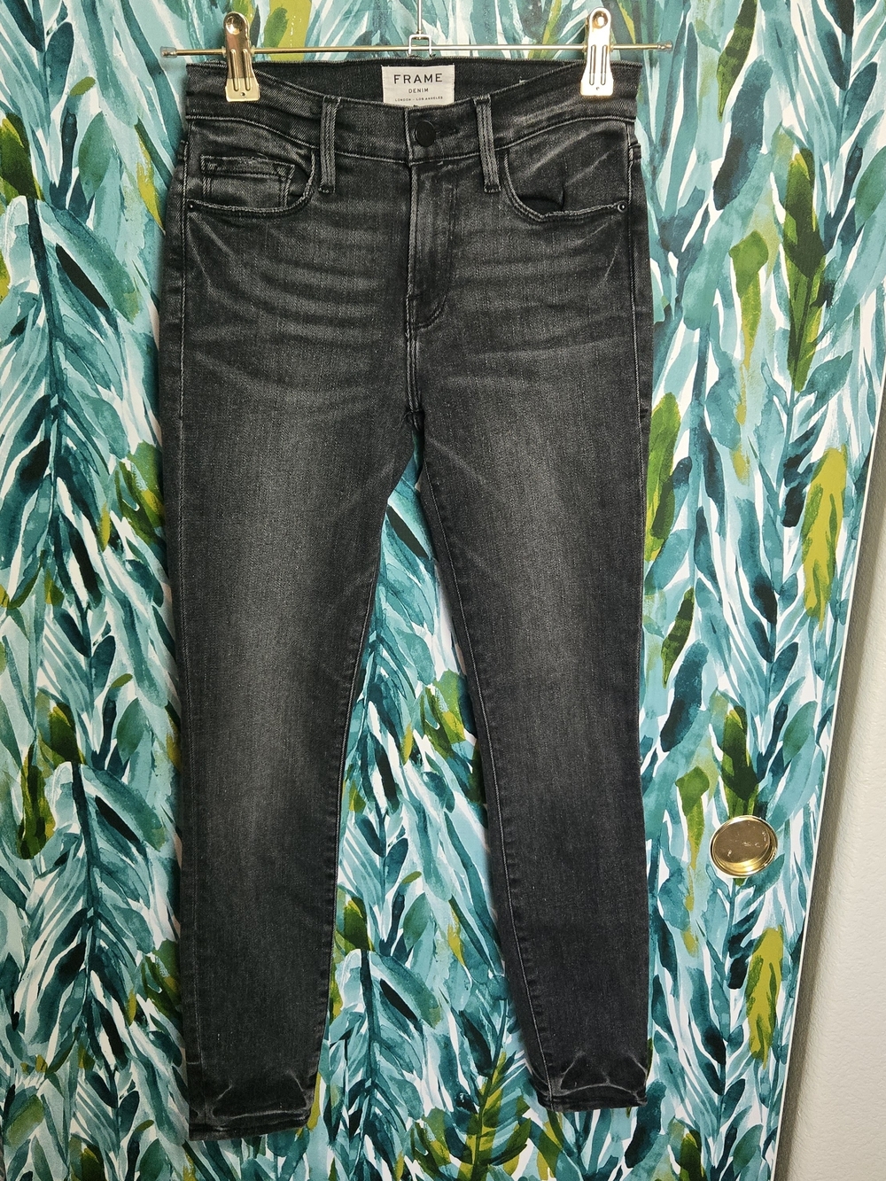 FRAME Le Skinny de Jeanne Crop Jeans in Washed Black Gray - Size 25